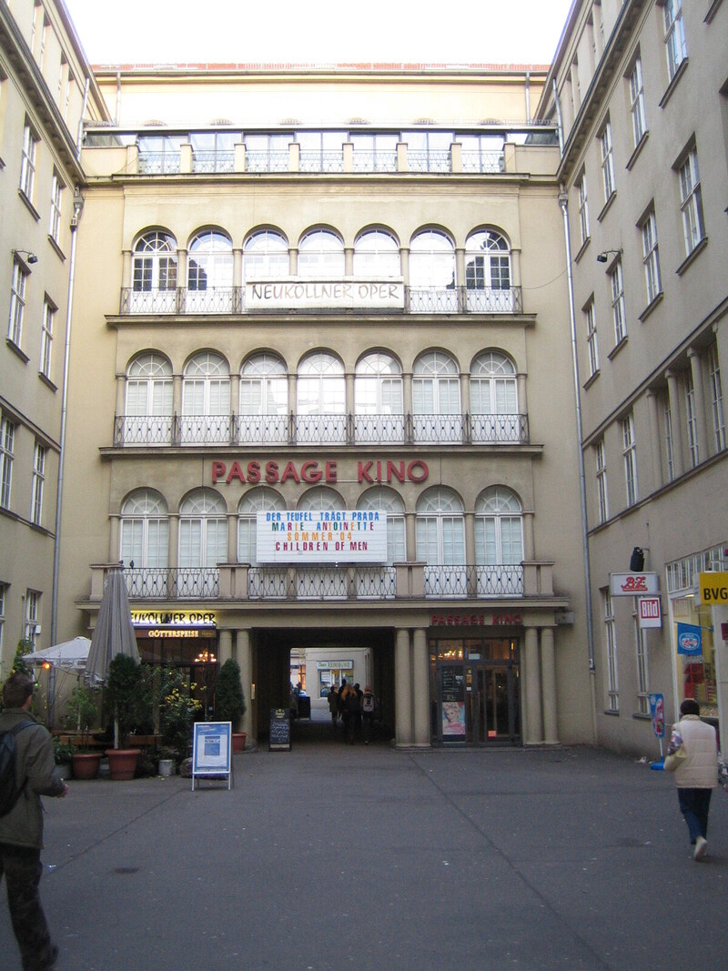 Neukoellner oper u passage kino