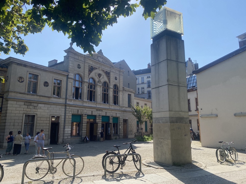 Bibliothekamluisenbad kkm raikosánchez 2024